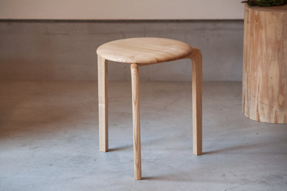 LISCIO | Stool クリ（3本脚）
